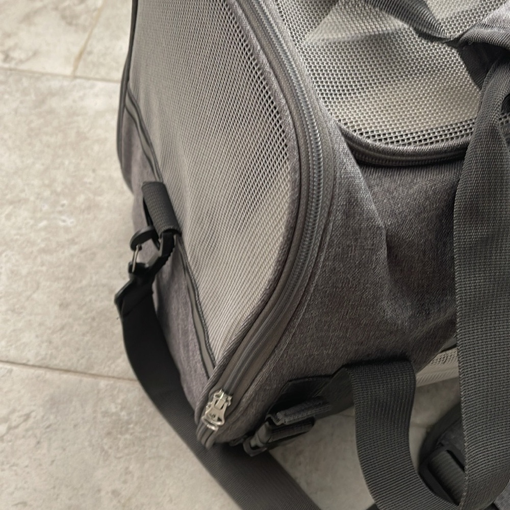 Premium Gray Pet Carrier for Cats - Picture 2 of 10
